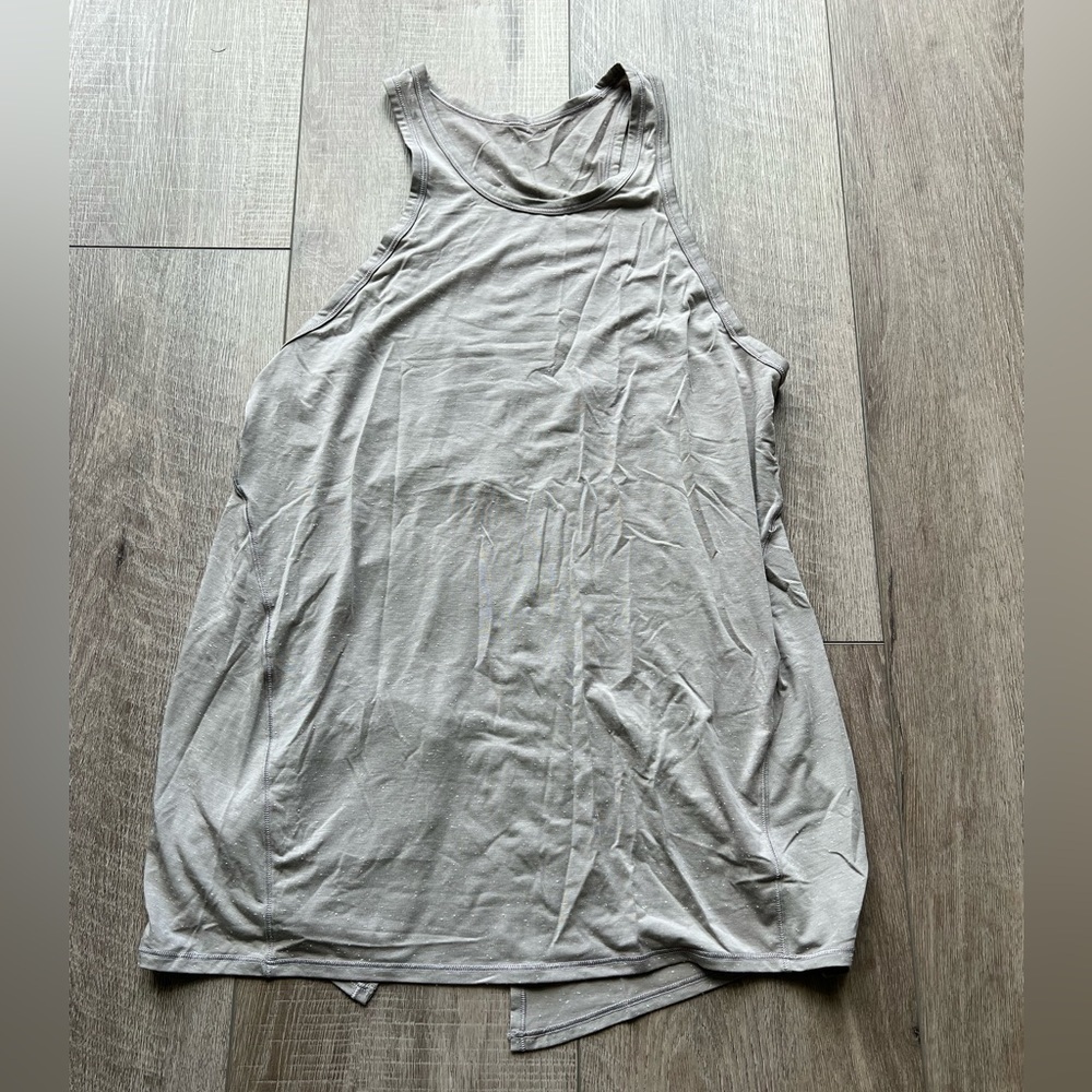 Lululemon Goal Up Tank in Dark Chrome / White Size 6